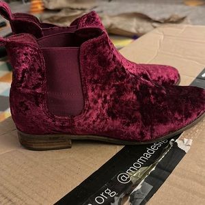 Toms black cherry velvet Ella chelsea boots